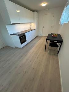 Køkken eller tekøkken på Temis apartment, private new 2 rooms with lagre kitchen, share with nobody