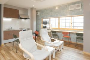 A kitchen or kitchenette at 会津七日町inn