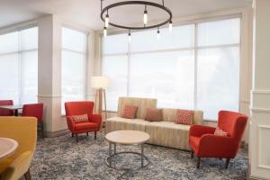 Гостиная зона в Hilton Garden Inn Queens/JFK