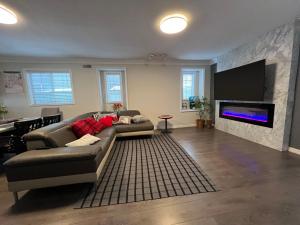 a living room with a couch and a flat screen tv at Vancouver Airport Cozy room 舒适小屋, Richmond,near YVR in Richmond