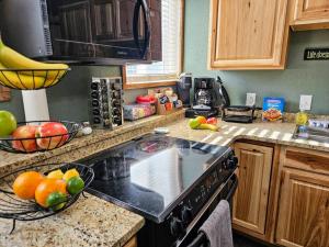 A kitchen or kitchenette at Private - Breakfast - Double Tub - 75in TV - SUP - Washer Dryer - BBQ