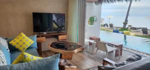 Басейн в или близо до The Rock Samui Beachfront Villas - Sha Plus Hotel