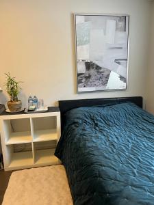 a bedroom with a bed and a desk with a plant at Vancouver Airport Cozy room 舒适小屋, Richmond,near YVR in Richmond