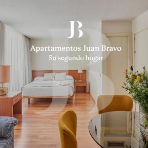 En eller flere senger på et rom på Apartamentos Juan Bravo