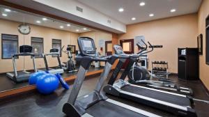 The fitness centre and/or fitness facilities at Best Western Plus KC Speedway Inn & Suites