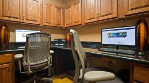 A kitchen or kitchenette at Best Western Plus KC Speedway Inn & Suites