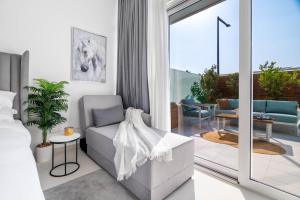 Zona d'estar a GuestReady - Luxurious studio in Damac Hills