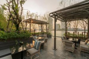 Ресторант или друго място за хранене в The Salil Hotel Riverside Bangkok