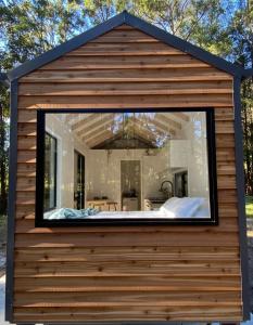 Foto de la galería de 'Chartreuse' Tiny Home on Green Valley Fingerlime Farm en Peachester