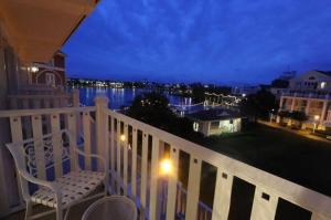 Uma varanda ou terraço em Disney's Boardwalk Inn