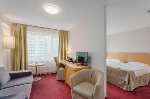 เตียงในห้องที่ Riga Islande Hotel with FREE Parking