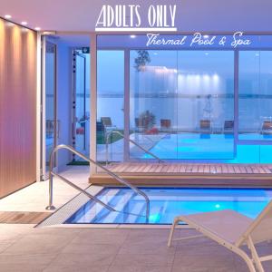 בריכת השחייה שנמצאת ב-Hotel Ocelle Thermae&Spa (Adults Only) או באזור