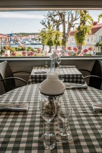 Balcony o terrace sa Grand Hotel Marstrand