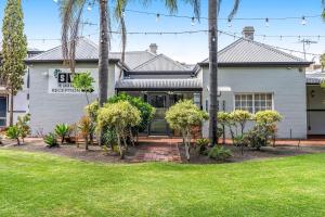 A garden outside The Swan Valley Hotel