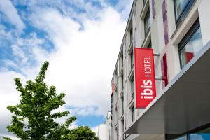 Un certificat, premiu, logo sau alt document afișat la ibis Hotel Muenchen City West