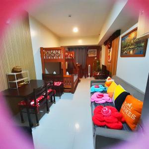 พื้นที่นั่งเล่นของ Cozynest Condotel Baguio