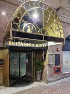 Un certificado, premio, letrero u otro documento en Britannia Hotel Birmingham New Street Station Birmingham