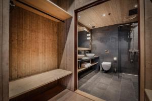 a bathroom with a toilet and a sink at Pellestova Hotell Hafjell in Hafjell