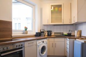 Dapur atau dapur kecil di Schwerin Apartment AMaria