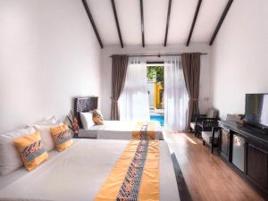 Rúm í herbergi á Hoiana Resort & Spa Phu Quoc