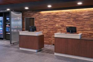 The lobby or reception area at Courtyard by Marriott Petoskey at Victories Square