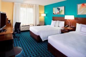 Cama ou camas em um quarto em Fairfield Inn & Suites by Marriott Orlando Lake Buena Vista in the Marriott Village