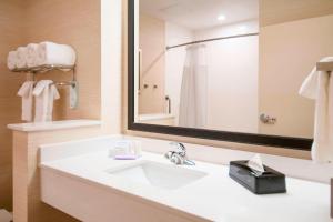 Баня в Fairfield Inn & Suites by Marriott San Antonio Brooks City Base