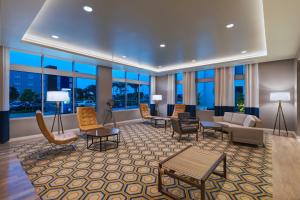 Ruang duduk di TownePlace Suites by Marriott San Diego Airport/Liberty Station