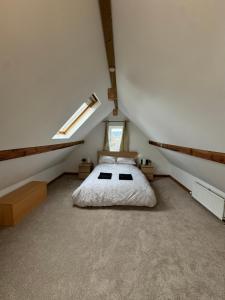 A bed or beds in a room at Bath City Cottage