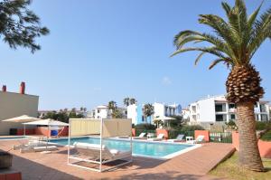 Piscina a Sant Joan Apartaments - Adults Only o a prop