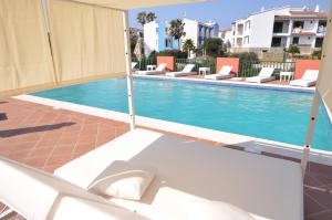 Piscina a Sant Joan Apartaments - Adults Only o a prop