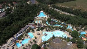 an aerial view of a pool at a resort at Acquamarine Park Hotel in Guarapari