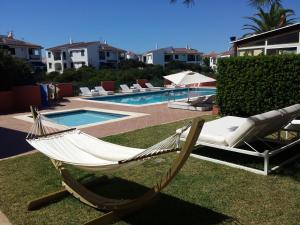 Piscina a Sant Joan Apartaments - Adults Only o a prop