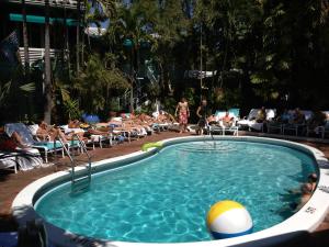 A piscina localizada em Pineapple Point Guesthouse & Resort - Gay Men's Resort ou nos arredores