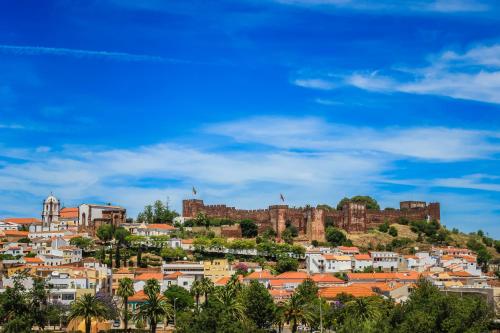 a cityscape of a city with a castle at Hotel Colina Dos Mouros in Silves