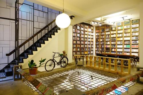 Cao Ji Book Inn Hostel