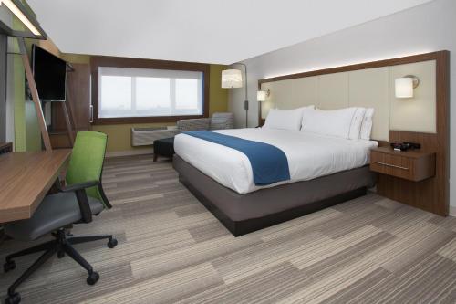 Posteľ alebo postele v izbe v ubytovaní Holiday Inn Express & Suites Dallas NE Arboretum