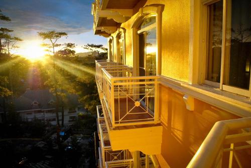 A balcony or terrace at Hotel Elizabeth - Baguio