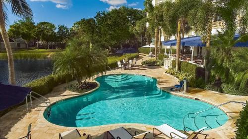 A piscina localizada em Inn at Pelican Bay ou nos arredores