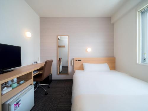 Posteľ alebo postele v izbe v ubytovaní Super Hotel Takamatsu Tamachi