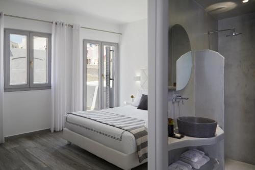 Gallery image of Kalisti Hotel & Suites in Fira