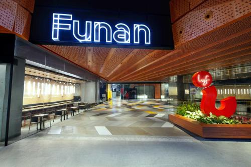 מסעדה או מקום אחר לאכול בו ב-lyf Funan Singapore