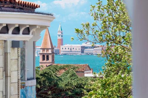 vista sulla città di Venezia da un edificio all'altro di Ausonia Hungaria Wellness & Lifestyle a Lido di Venezia