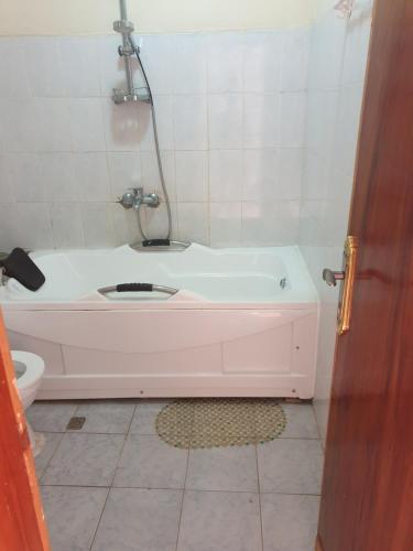 Alef Paradise Hotel tesisinde bir banyo