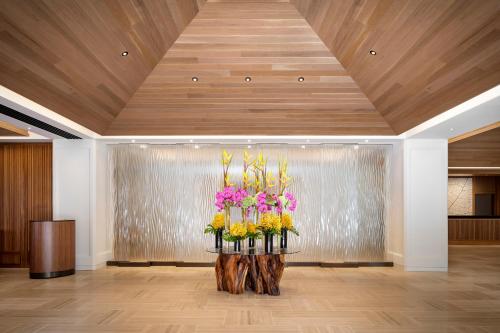 a lobby with a bunch of flowers in a vase at Halepuna Waikiki by Halekulani in Honolulu