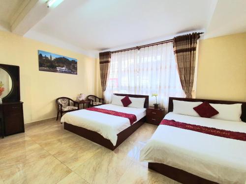 Giường trong phòng chung tại Thanh Thao Dalat Hotel