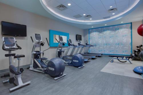 Fitness centrum a/nebo fitness zařízení v ubytování Crowne Plaza Hotel & Resorts Fort Lauderdale Airport/ Cruise, an IHG Hotel