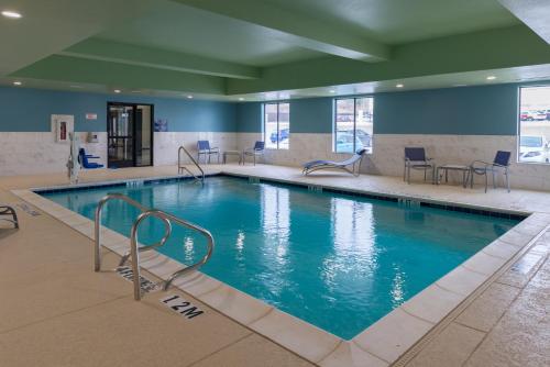 Poolen vid eller i närheten av Holiday Inn Express Fort Worth West, an IHG Hotel