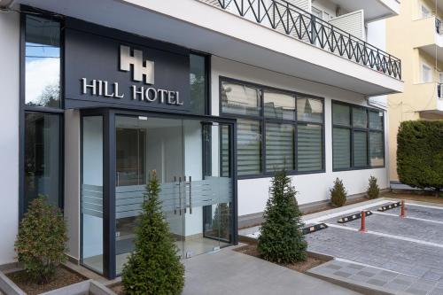 een gebouw met een hili hotelbord erop bij HOTEL HILL in Athene