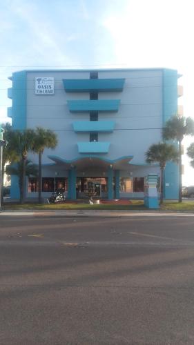 a blue building on the side of a street at Fountain Beach Resort - Daytona Beach in Daytona Beach